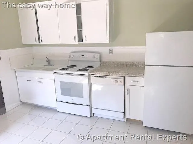 Building Photo - 104 Summer St #2