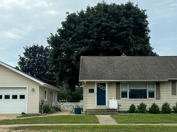 310 Strait Ct, Jonesville, MI 49250