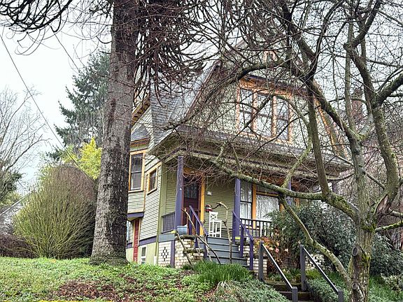 3rd image of 71 NE San Rafael St