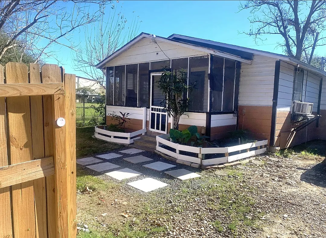 2 bed, 800 sqft, $1,550 — Photo 1