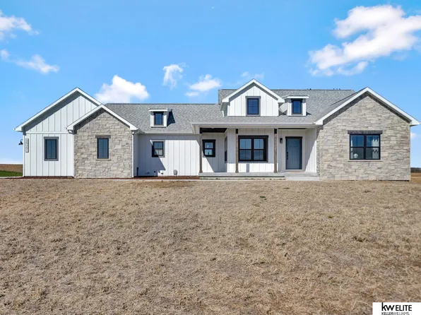 20201 Brooks Cir, Hickman, NE 68372