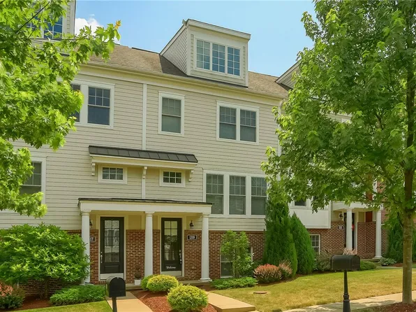 1319 Village Ln, Bridgeville, PA 15017