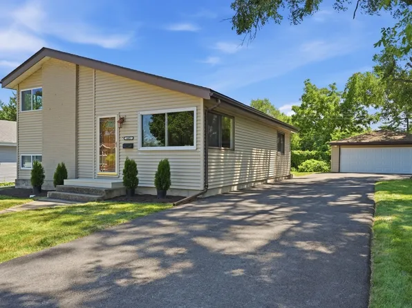 661 Easy St, Glendale Heights, IL 60139