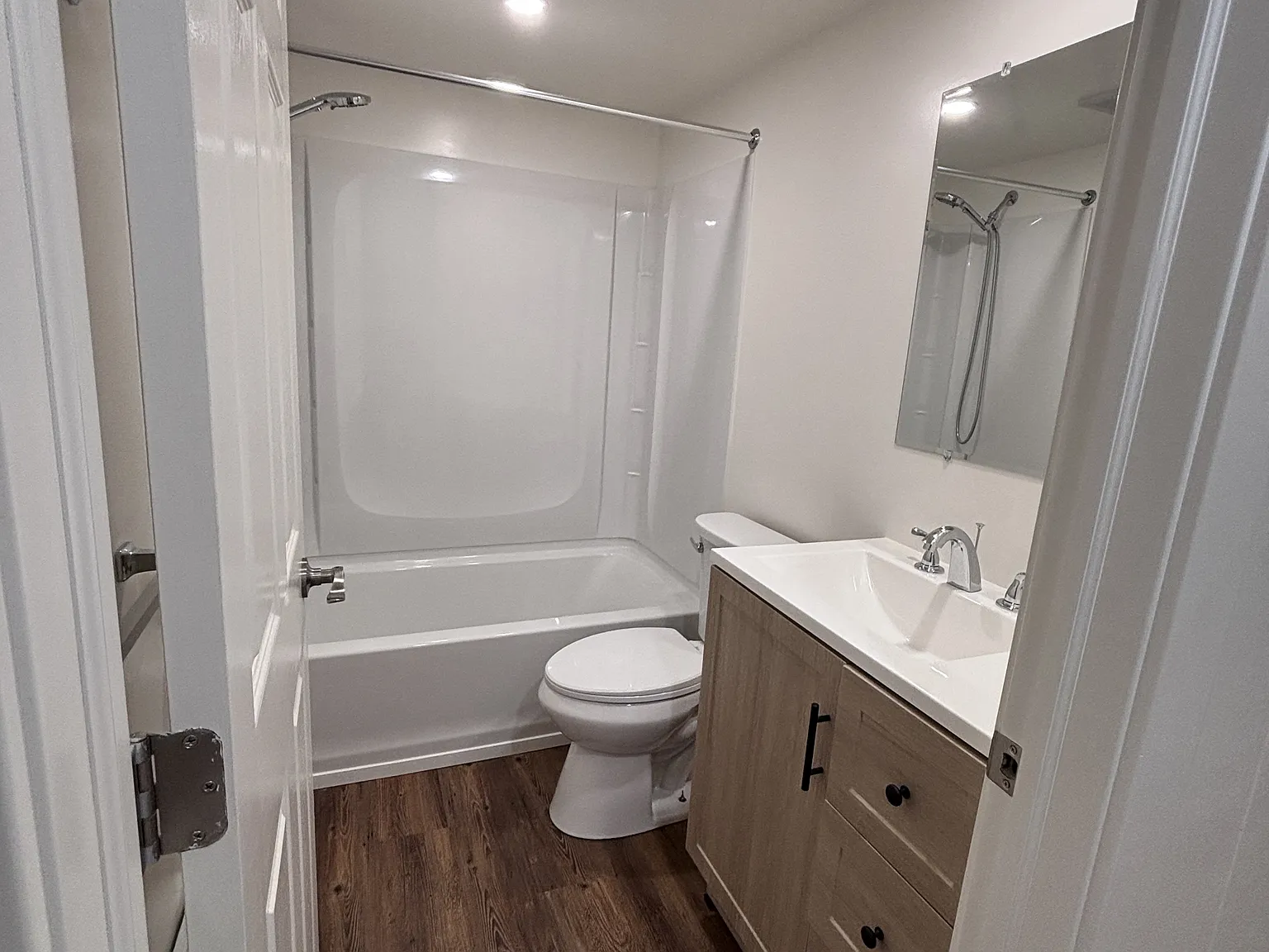 454 W Philadelphia St — Photo 3