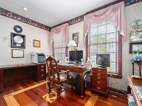 3rd image of 9207 Bexleywood Ct