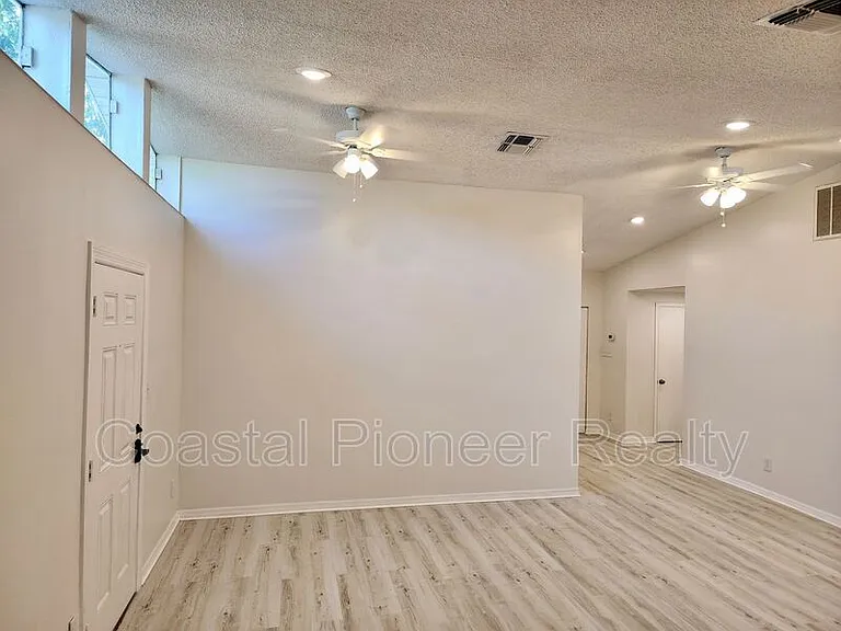 148 18th St NW — Photo 3