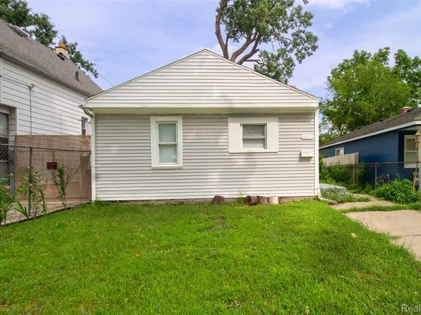 14874 Dolphin St, Detroit, MI 48223