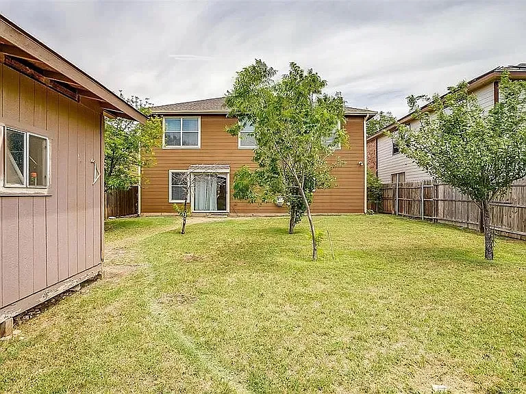 4 bed, 2.5 bath, 2246 sqft, $2,390 — Photo 3