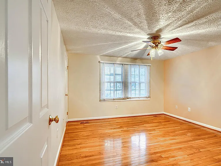 8908 Golden Tree Ln — Photo 12