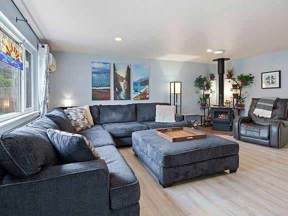 4th image of 2087 NE Mistletoe Ct #1 & 2