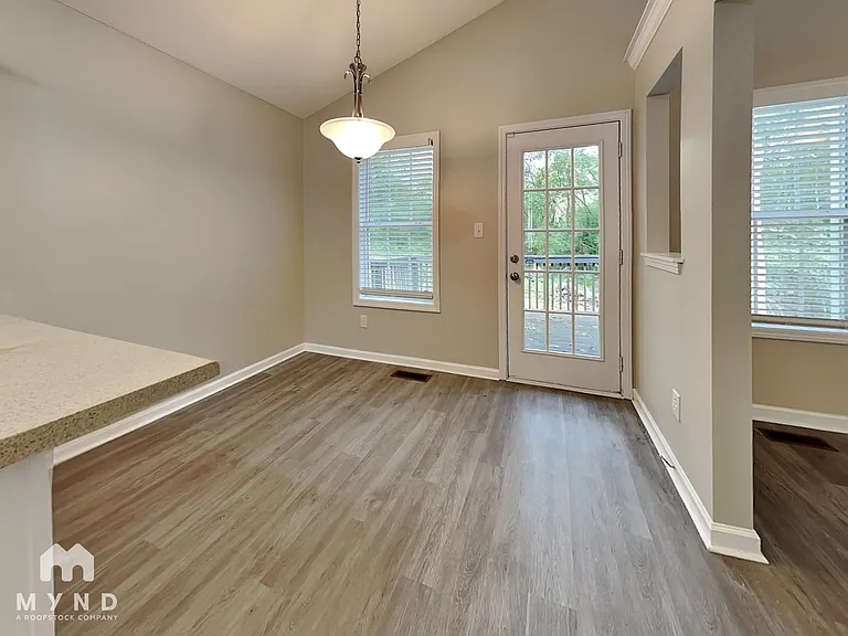 93 Deidre Ct — Photo 5