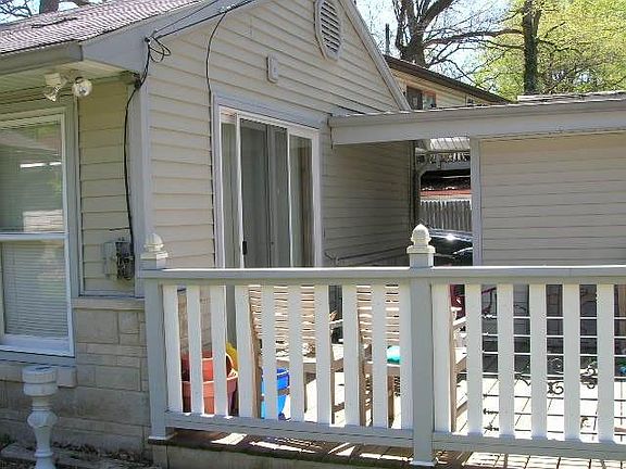 LOVELY DECK. BACK YARD