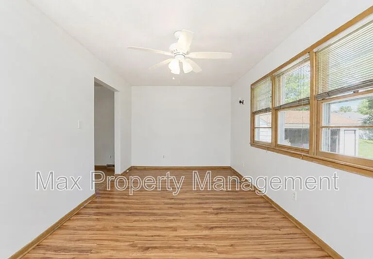 4413 63rd St — Photo 6