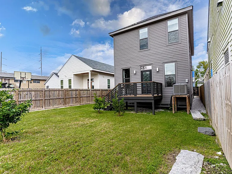 2506 Dumaine St — Photo 25