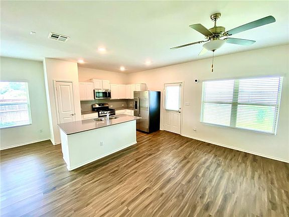3rd image of 189 Andross Ln