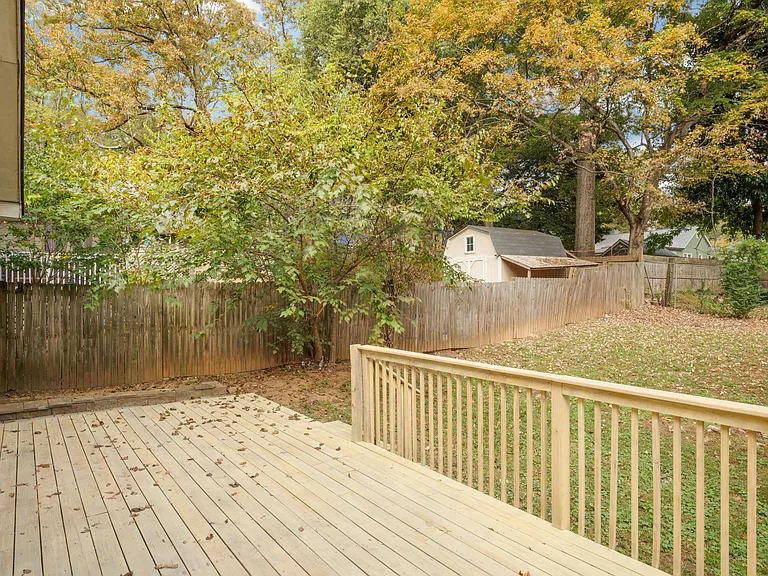 21 Bates Ave NE — Photo 11