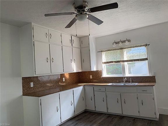 3rd image of 316 N 3rd St