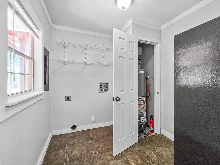 235 Allen St — Photo 12