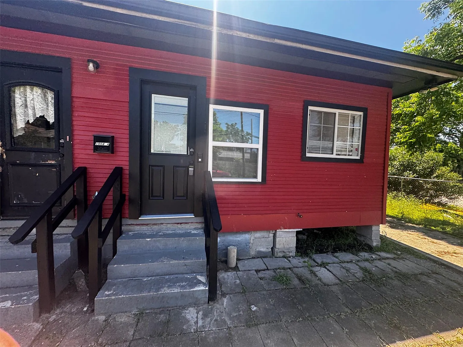 1 bed, 1.0 bath, 1128 sqft, $899 — Photo 2