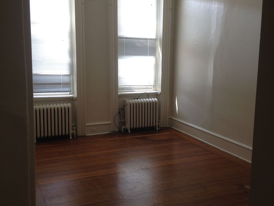 1st image of 739 Corinthian Ave #1