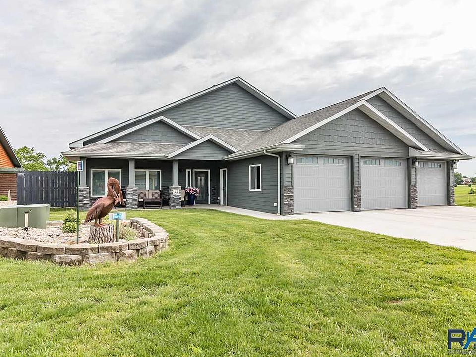 1st image of 22 Golf Dr
