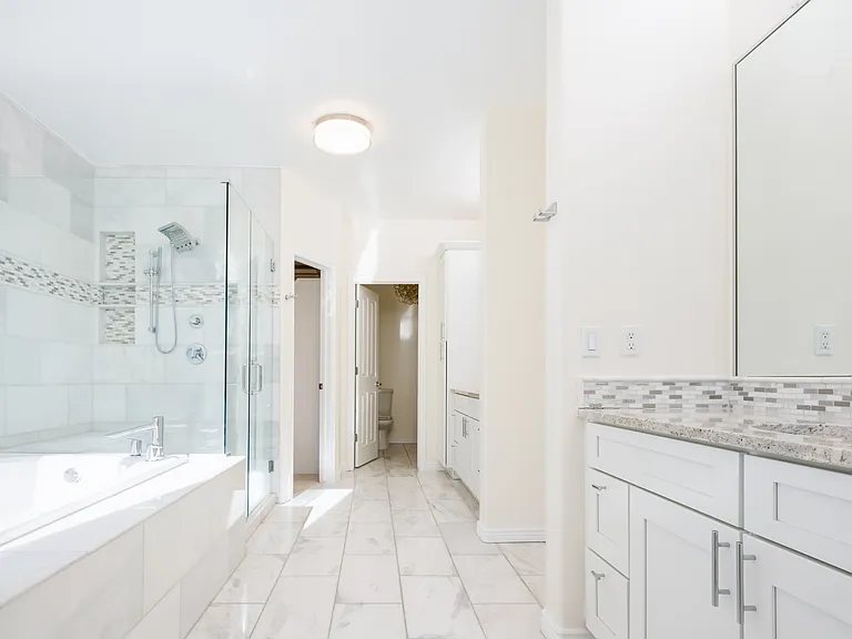 335 N Josephine St #A — Photo 45