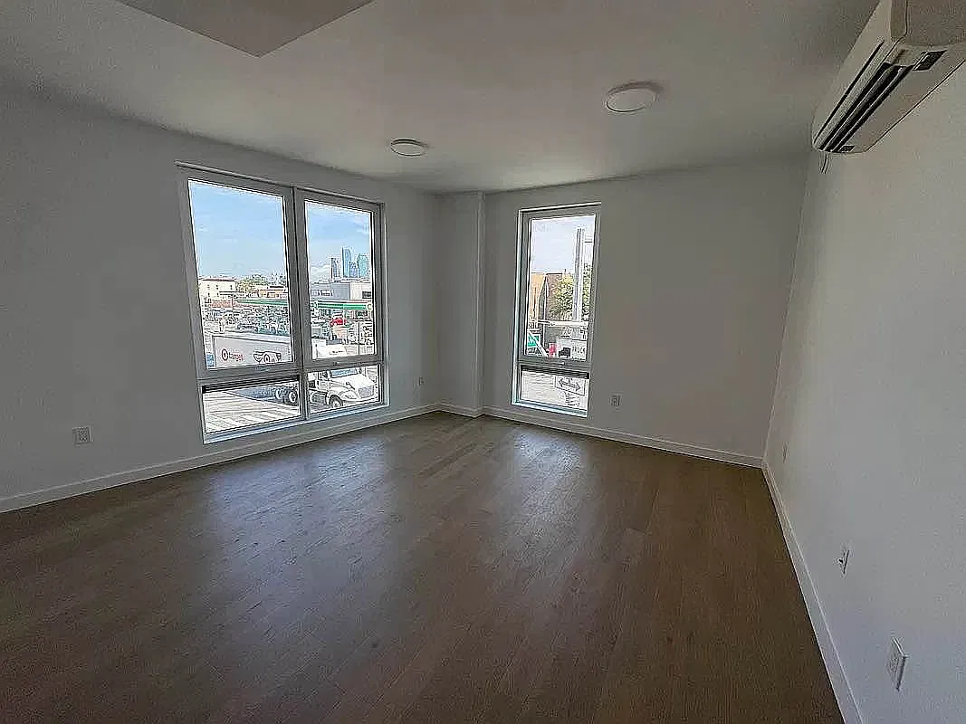 237 Mcguiness Boulevard — Photo 3