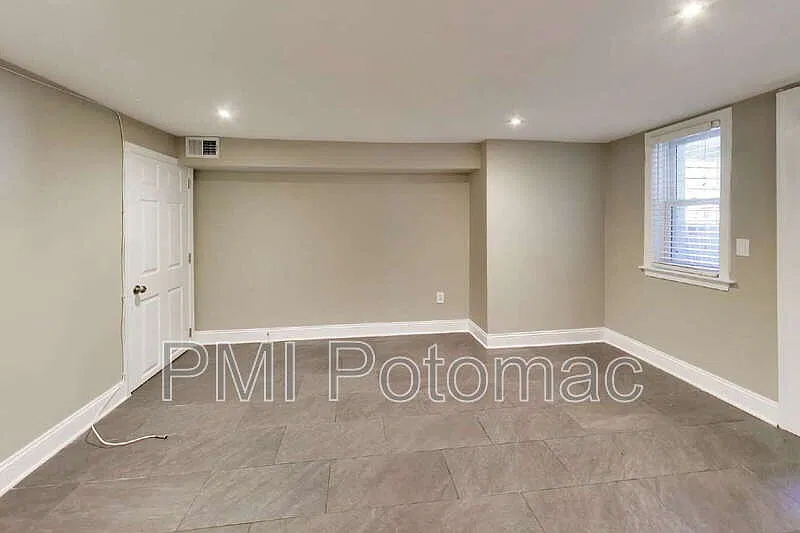 2 bed, 2.0 bath, 1000 sqft, $2,700 — Photo 4