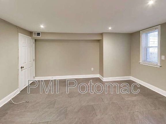 4th image of 1952 Calvert St NW APT 1