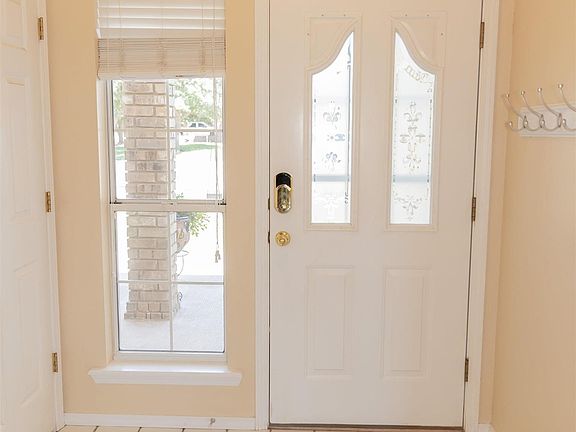4th image of 2517 Putnam Dr
