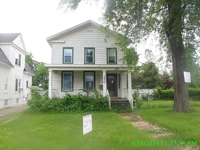 220 Northbound Gratiot Ave photo 1