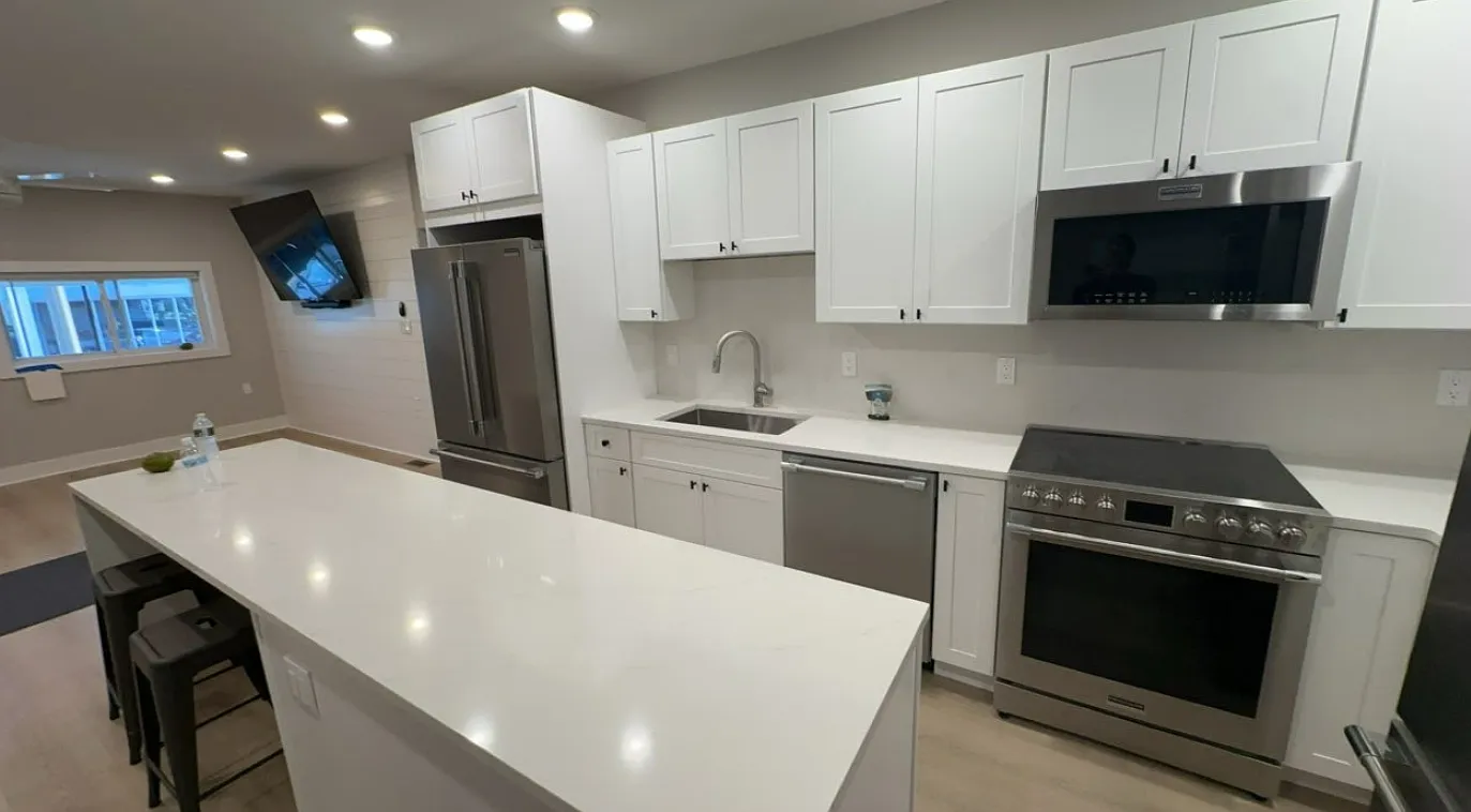 4 bed, 9999 sqft, $5,600 — Photo 2