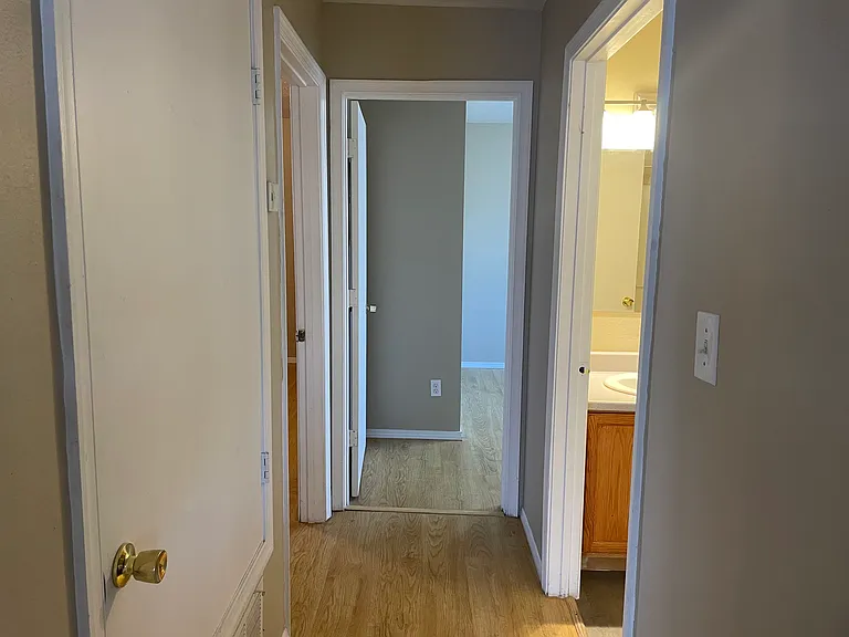 Modern 2 Bedroom Apts in Ridgecrest — Photo 10