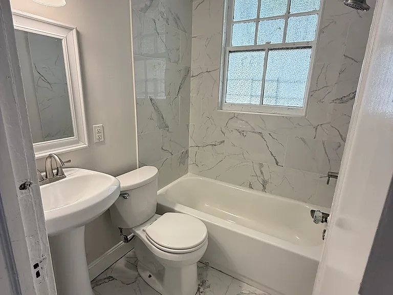 3300 Prytania St #2 — Photo 9