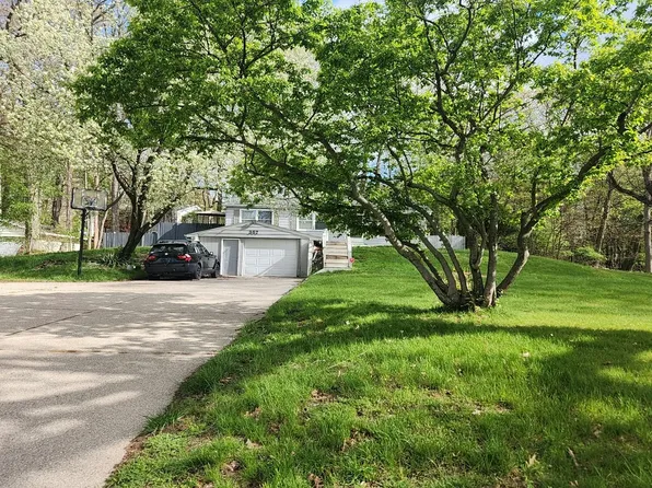 357 Mabel St NW, Comstock Park, MI 49321