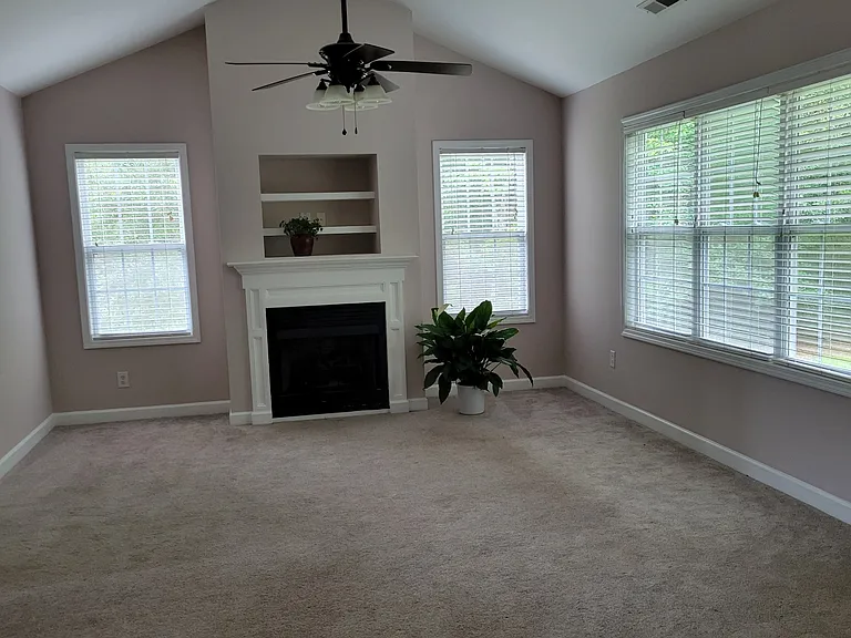 107 Cinema Ct — Photo 3