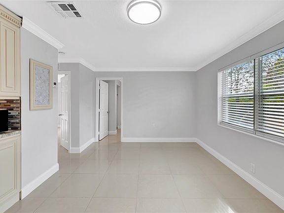 4th image of 2574 NE 12th Terrace