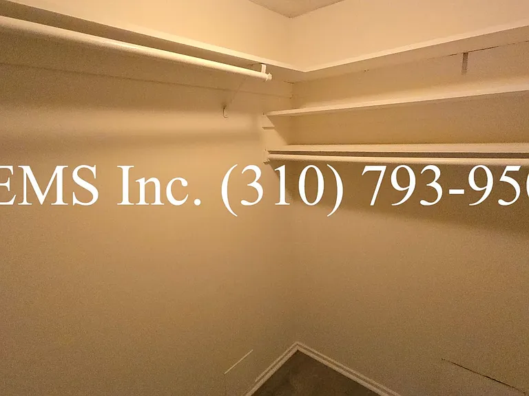 15025 Archwood St — Photo 22