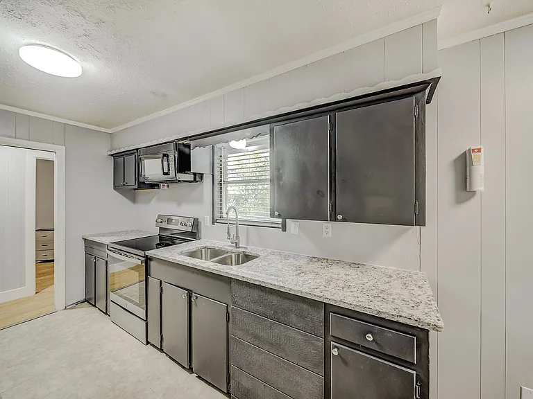 Oak Forest Dr — Photo 4