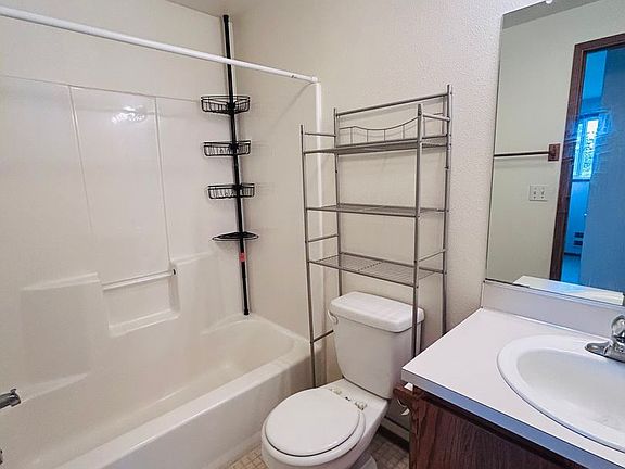 4th image of 750 SE 8th Ave APT 201