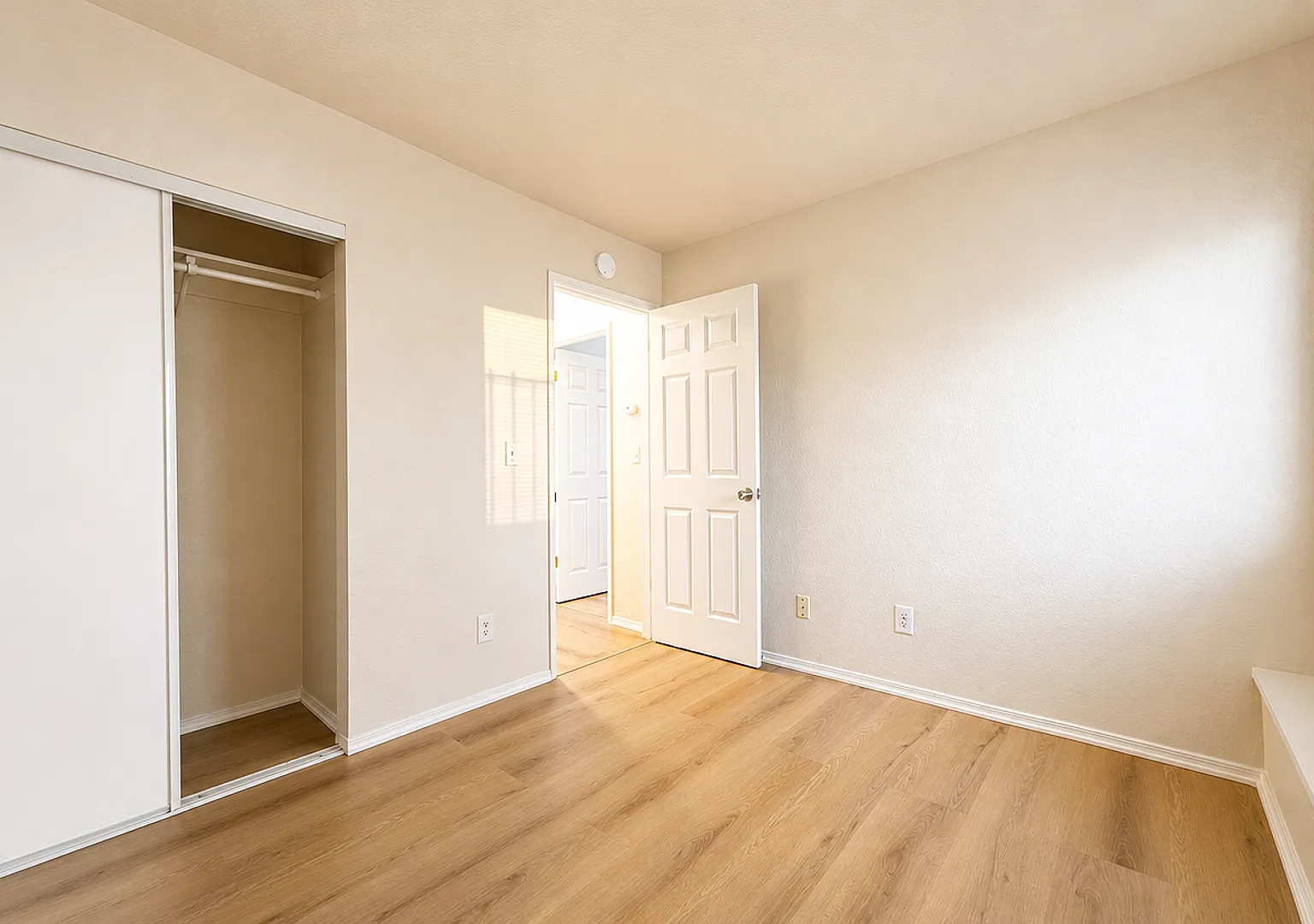 25-45 W. Tenth street — Photo 4