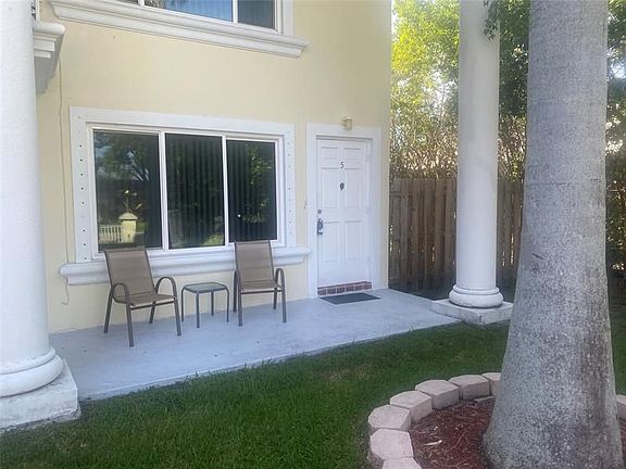 2nd image of 4529 NE 21st Ave APT 5