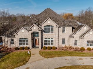 4224 W Solvang Ln, Mequon, WI 53092