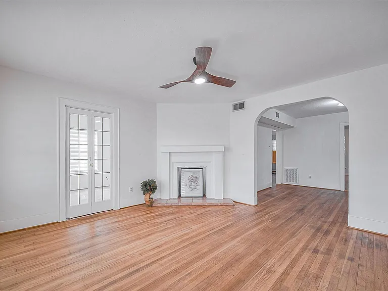 1614 Ridgewood St — Photo 3