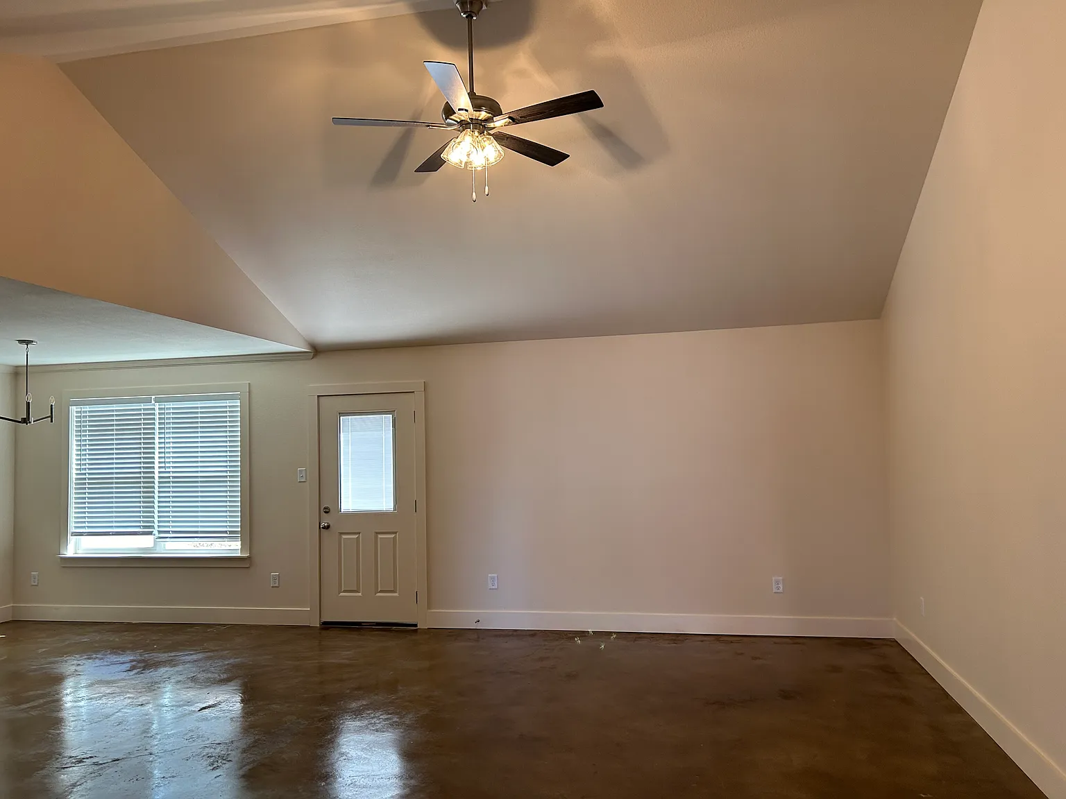 4 bed, 1725 sqft, $1,725 — Photo 2