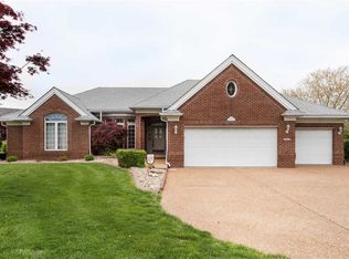 720 Crestview Dr, Wood River, IL 62095