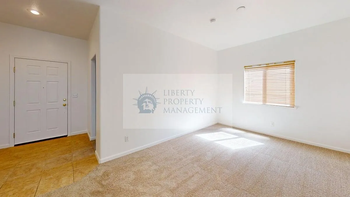 4 bed, 1905 sqft, $2,895 — Photo 3