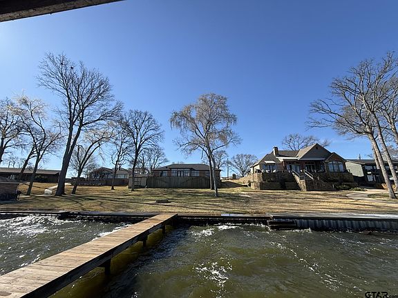 4th image of 21821 Lakewood Ln