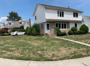 957 Southern Dr, Franklin Square, NY 11010