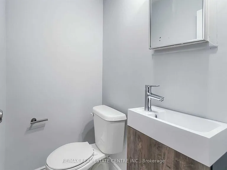 585 Indian Rd N — Photo 10